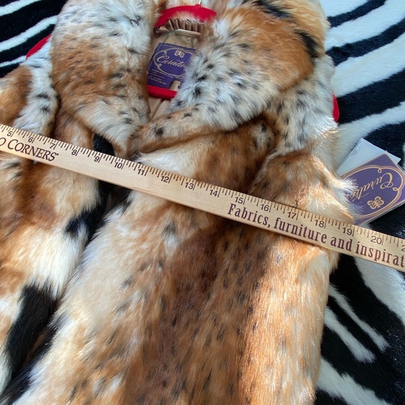 Curations Sleeveless Faux Fur Vest/Coat - Picture 14 of 14